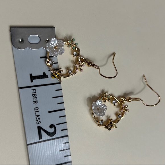 GOLD BUMBLEBEE HOOP EARRINGS main image 1
